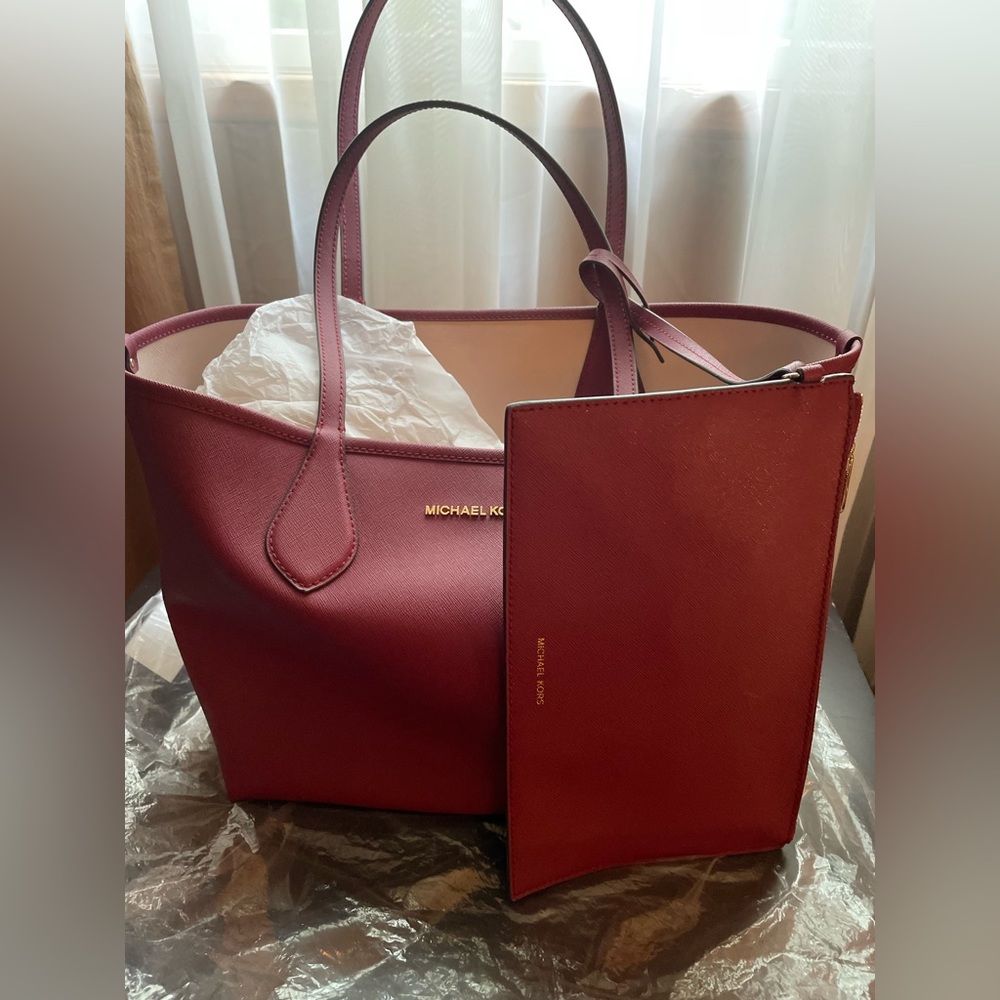 SOLD-Michael Kors tote bag AND wallet!